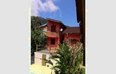 Imagem: A casa possui 5 Dormitórios, 4 Suítes, 5 Banheiros, 4 Vagas