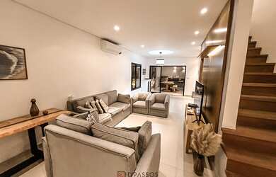 Imagem: A casa possui 2 Dormitórios, 2 Suítes e 2 Vagas na garagem