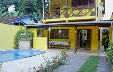 Imagem: A casa possui 4 Dormitórios, 3 Suítes, 1 Banheiro, 3 Vagas