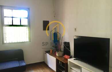 Imagem: O terreno possui 2 Dormitórios, 2 Banheiros, 224m² de Área