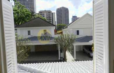 Imagem: A casa em condomínio possui 4 Dormitórios, 2 Suítes, 5 Banheiros