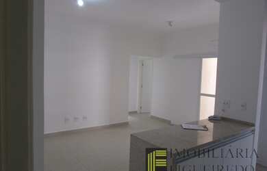 Imagem: O apartamento possui 2 Dormitórios, 1 Suíte, 2 Banheiros