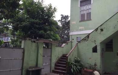 Imagem 2: INGÁ EM FRENTE AO CLUBE PORTUGUÊS DE NITERÓI CASA 2 salas 5 quartos...