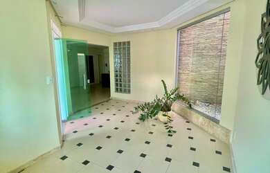 Imagem: A casa possui 3 Dormitórios, 1 Suíte, 3 Banheiros, 2 Vagas