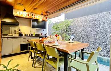 Imagem: A casa em condomínio possui 2 Dormitórios, 1 Suíte, 3 Banheiros