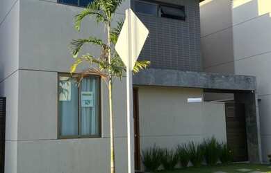 Imagem: A casa em condomínio possui 4 Dormitórios, 2 Suítes, 3 Banheiros