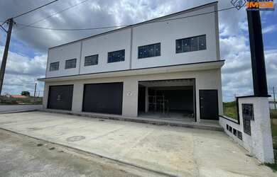 Imagem: A sala comercial possui 1 Banheiro, 4 Vagas na garagem, 90m²