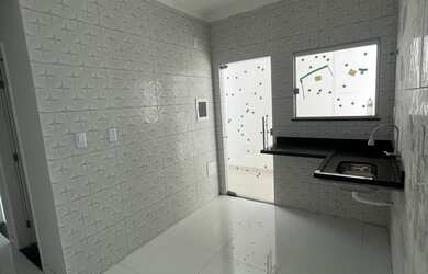 Imagem: A casa possui 3 Dormitórios, 1 Suíte, 2 Banheiros, 2 Vagas