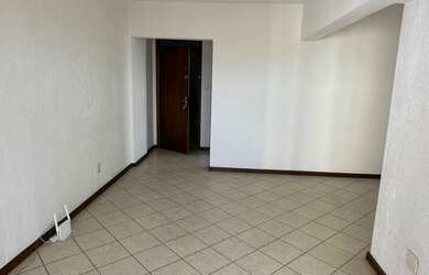 Imagem: O apartamento possui 4 Dormitórios, 1 Banheiro, 1 Vaga na garagem