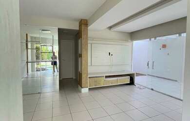 Imagem: A casa em condomínio possui 3 Dormitórios, 1 Suíte, 2 Banheiros