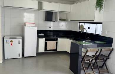 Imagem: A casa possui 3 Dormitórios, 1 Suíte, 2 Banheiros, 1 Vaga