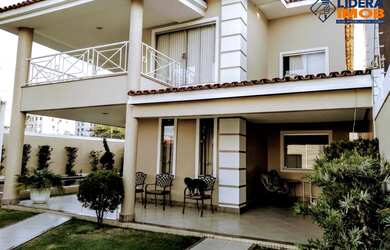 Imagem: A casa em condomínio possui 4 Dormitórios, 3 Suítes, 4 Banheiros