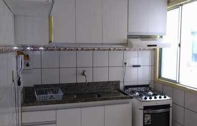 Imagem: O apartamento possui 2 Dormitórios, 1 Banheiro, 1 Vaga na garagem