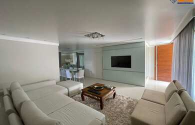 Imagem: A casa possui 3 Dormitórios, 2 Suítes, 2 Banheiros, 3 Vagas