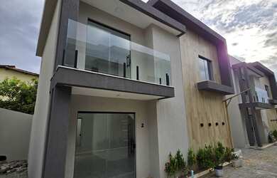 Imagem: A casa possui 4 Dormitórios, 1 Suíte, 2 Banheiros, 1 Vaga