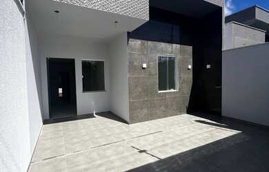 Imagem: A casa possui 3 Dormitórios, 1 Suíte, 2 Banheiros, 2 Vagas