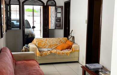 Imagem: A casa possui 3 Dormitórios, 1 Suíte, 1 Banheiro, 1 Vaga na