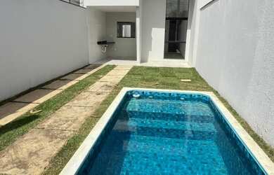 Imagem: A casa possui 3 Dormitórios, 1 Suíte, 2 Banheiros, 1 Vaga