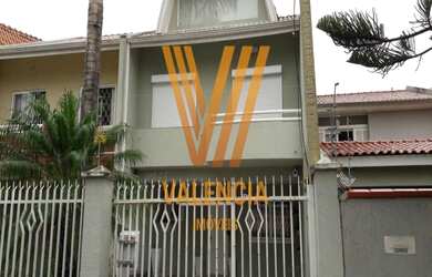 Imagem: A casa possui 3 Dormitórios, 1 Suíte, 3 Banheiros, 3 Vagas