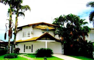 Imagem: A casa à venda possui 4 Dormitórios, 4 Suítes, 4 Vagas na