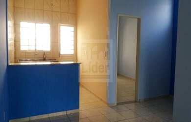 Imagem: A casa possui 2 Dormitórios, 1 Banheiro, 1 Vaga na garagem