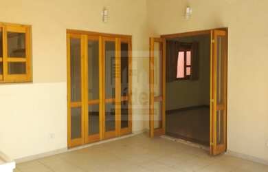 Imagem: A casa possui 3 Dormitórios, 1 Suíte, 1 Banheiro, 4 Vagas