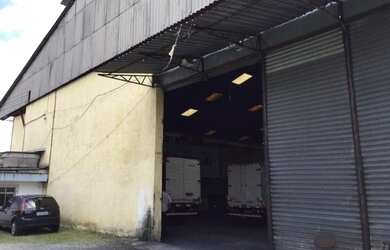 Imagem: O depósito possui 2 Banheiros, 10 Vagas na garagem, 2.380m²