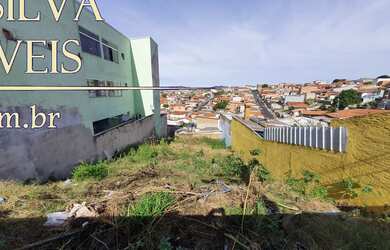 Imagem: O terreno possui 250m² de Área Privada e está localizado