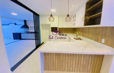 Imagem: A casa em condomínio possui 3 Dormitórios, 3 Suítes, 4 Banheiros