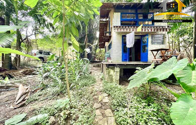 Imagem: A casa possui 1 Dormitório, 1 Banheiro, 3 Vagas na garagem