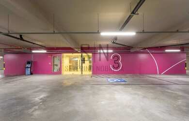 Imagem: A loja à venda possui 1 Banheiro, 1 Vaga na garagem e 104m²