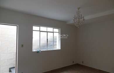 Imagem: A casa possui 3 Dormitórios, 1 Suíte, 1 Banheiro e está