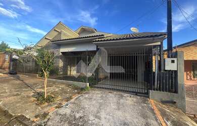 Imagem: A casa possui 2 Dormitórios, 1 Suíte, 3 Banheiros, 2 Vagas