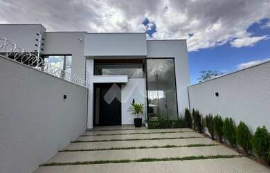 Imagem: A casa possui 2 Dormitórios, 1 Suíte, 1 Banheiro, 100m² de