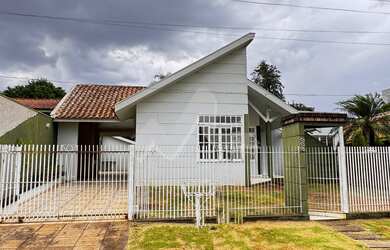 Imagem: A casa possui 2 Dormitórios, 1 Suíte, 3 Banheiros, 1 Vaga