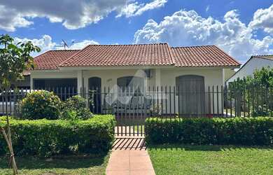 Imagem: A casa possui 1 Dormitório, 2 Suítes, 1 Banheiro, 1 Vaga na