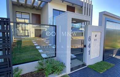 Imagem: A casa possui 2 Dormitórios, 1 Suíte, 3 Banheiros, 4 Vagas