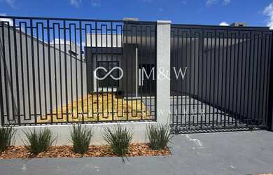 Imagem: A casa possui 2 Dormitórios, 1 Banheiro, 2 Vagas na garagem