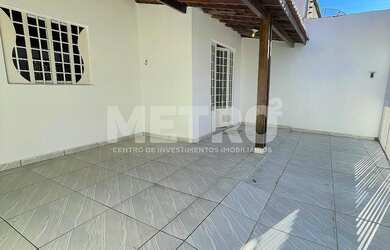 Imagem: A casa possui 2 Dormitórios, 1 Suíte, 2 Banheiros, 1 Vaga