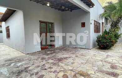 Imagem: A casa possui 3 Dormitórios, 1 Banheiro, 1 Vaga na garagem