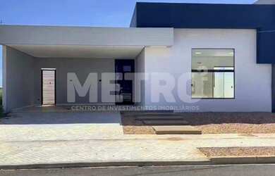 Imagem: A casa em condomínio possui 3 Dormitórios, 3 Suítes, 4 Banheiros