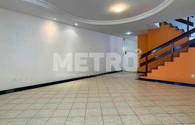 Imagem: A casa possui 2 Dormitórios, 1 Suíte, 2 Banheiros, 2 Vagas