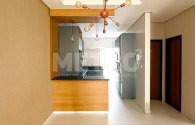 Imagem: A casa possui 2 Dormitórios, 1 Suíte, 2 Banheiros e está