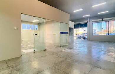 Imagem: A sala comercial possui 8 Banheiros e 830m² de Área Privada