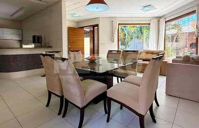 Imagem: A casa possui 2 Dormitórios, 1 Suíte, 2 Banheiros e está