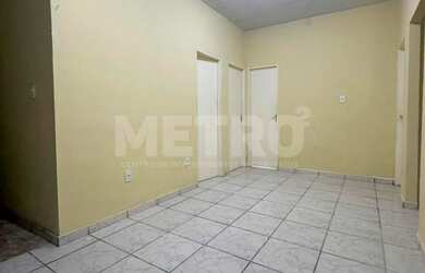 Imagem: A casa possui 2 Dormitórios, 1 Suíte, 2 Banheiros e está