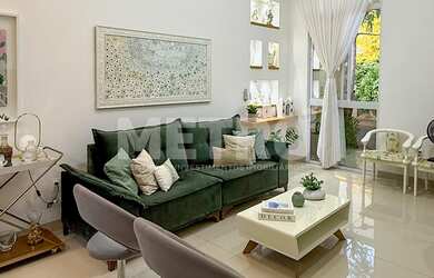 Imagem: A casa em condomínio possui 3 Dormitórios, 3 Suítes, 2 Banheiros