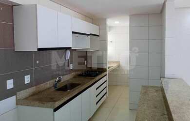 Imagem: O apartamento possui 2 Dormitórios, 1 Suíte, 2 Banheiros