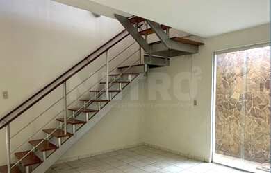 Imagem: A casa possui 3 Dormitórios, 1 Suíte, 3 Banheiros, 300m²