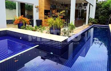 Imagem: A casa à venda possui 2 Dormitórios, 1 Suíte, 2 Banheiros